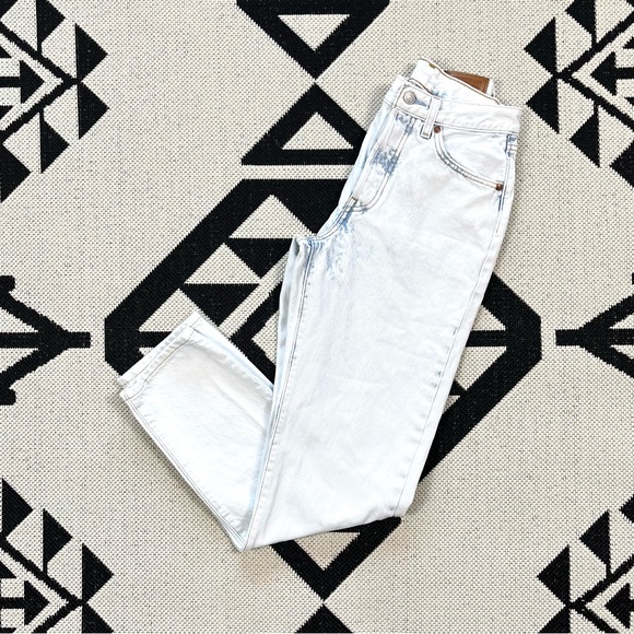 Levi’s 501 ‘81 High Rise Tapered Mom Jean in Erikka's Pic Light Wash Size 25 - Picture 6 of 16